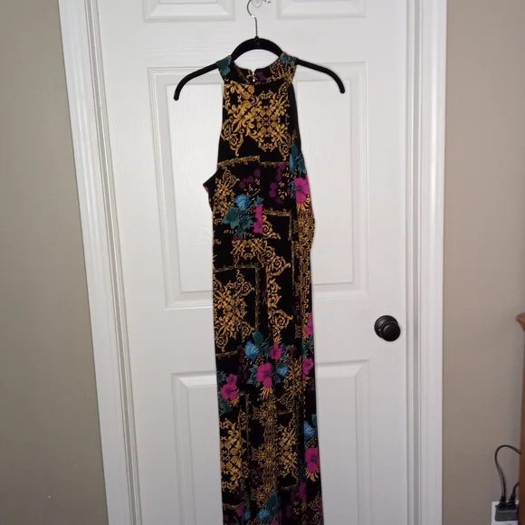 Thalia Sodi Sleeveless Jumpsuit Romper w/Rhinestone Clasp Detail at Wais… - Picture 8 of 9